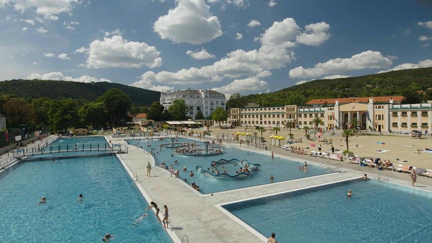 Im Bild: Thermalstrandbad Baden.