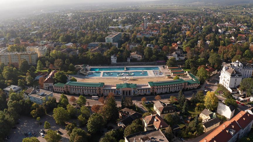 Im Bild: Thermalstrandbad Baden.