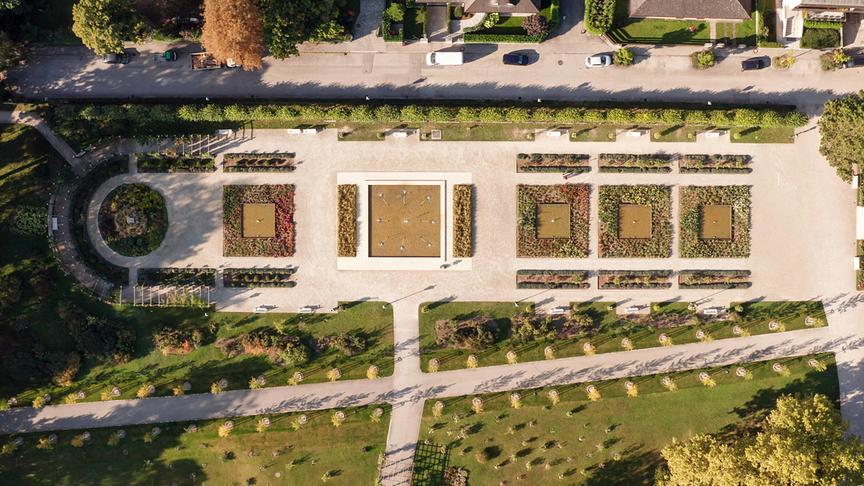 Im Bild: Rosarium Baden, Lotrecht