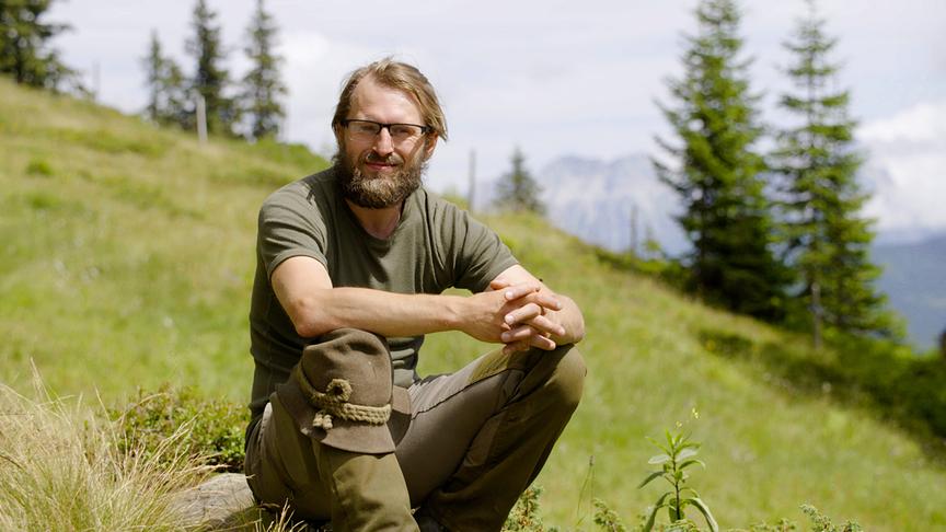 Im Bild: Werner Krupitz (Amphibienexperte).