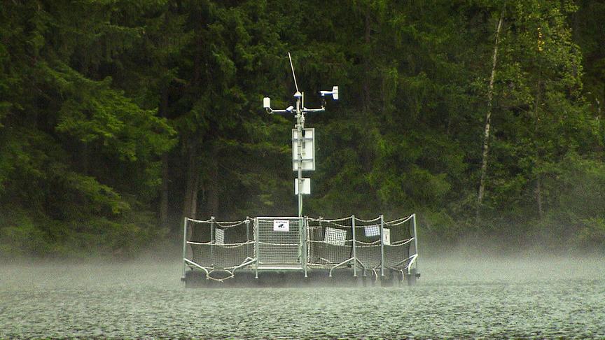 Im Bild: Forschungsstation im Nebel (Tirol).