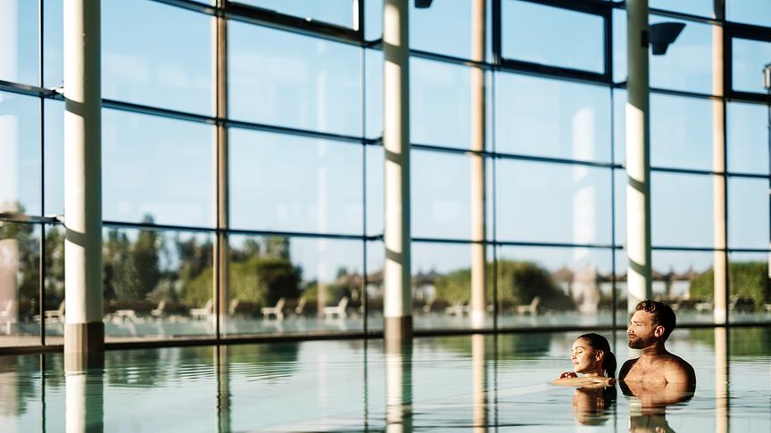 © Foto: St Martins Therme & Lodge/ Dragan Dok Thermal Innenbecken St. Martins Therme & Lodge
