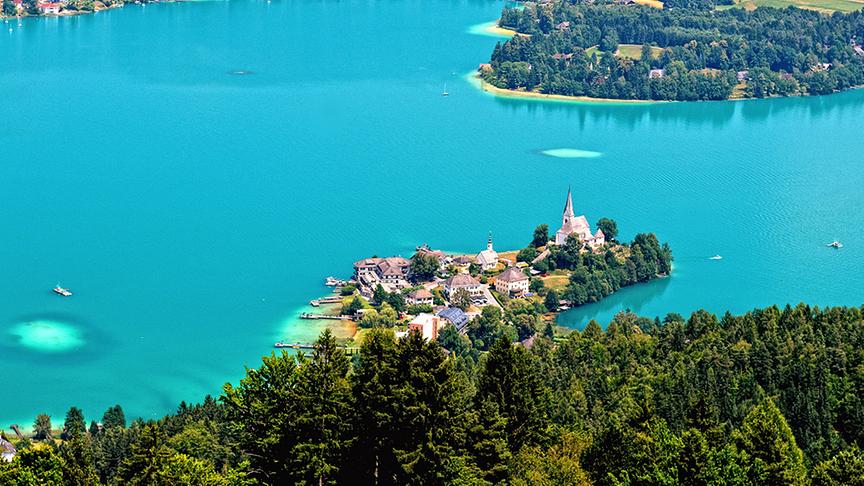 Blick auf den sommerlichen Wörthersee