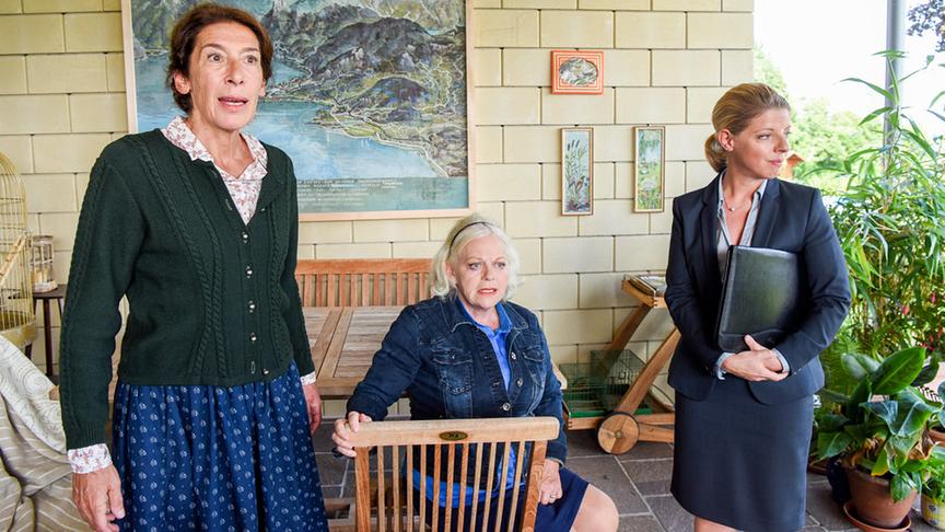 © ORF/Hubert Mican Im Bild (v.li.): Adele Neuhauser (Julie), Brigitte Kren (Maria), Karin Lischka (Gudrun Oberholzer).