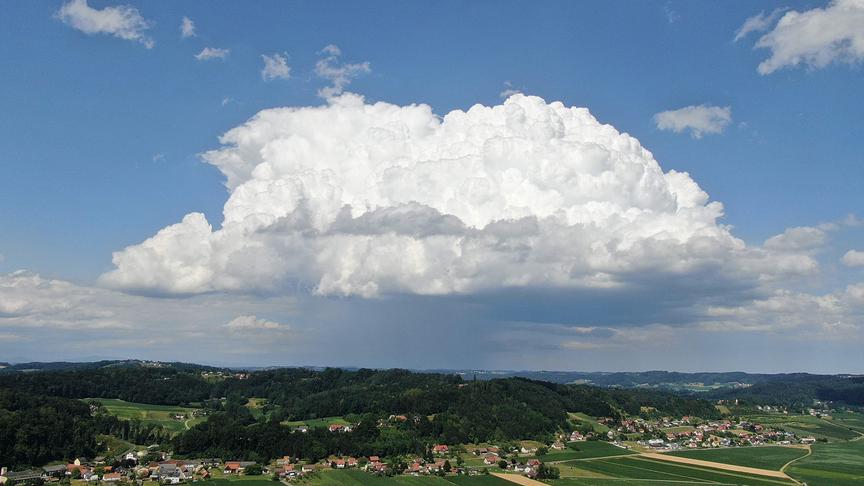 © Gernot Ambros Wolken hinter Aframberg (Gemeinde St. Georgen an der Stiefing). (Gernot Ambros)