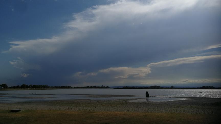 © Maria Feike Zicksee, im Hintergrund aufziehendes Gewitter. (Maria Feike)