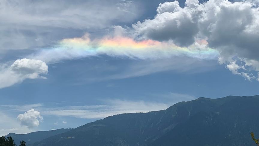 Eine Wolke in Regenbogenfarbe (Andrea Grübler-Marko)