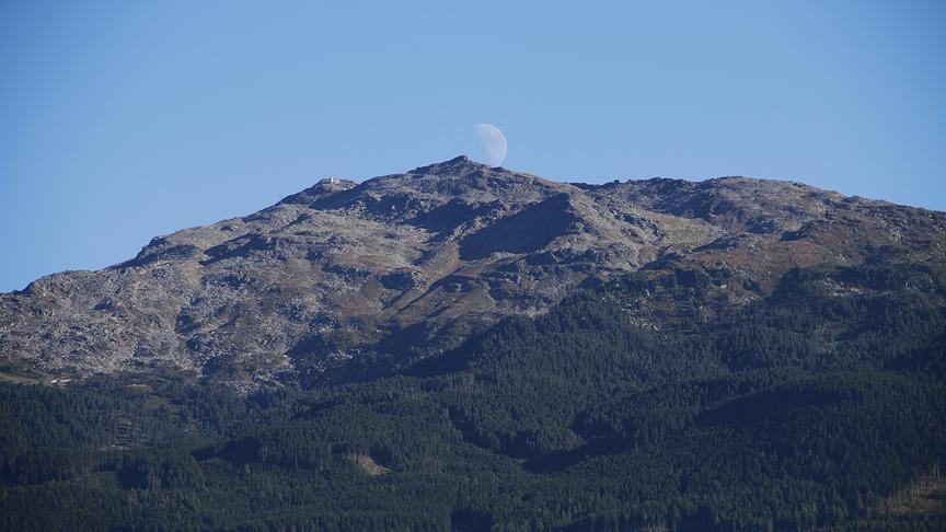 © Michael Hoeck Ich möchte mit euch das Foto vom heutigen Mondaufgang direkt beim Gipfel Glungezer teilen. Die Aufnahme wurde von der Gemeinde Thaur aufgenommen. (Michael Hoeck)