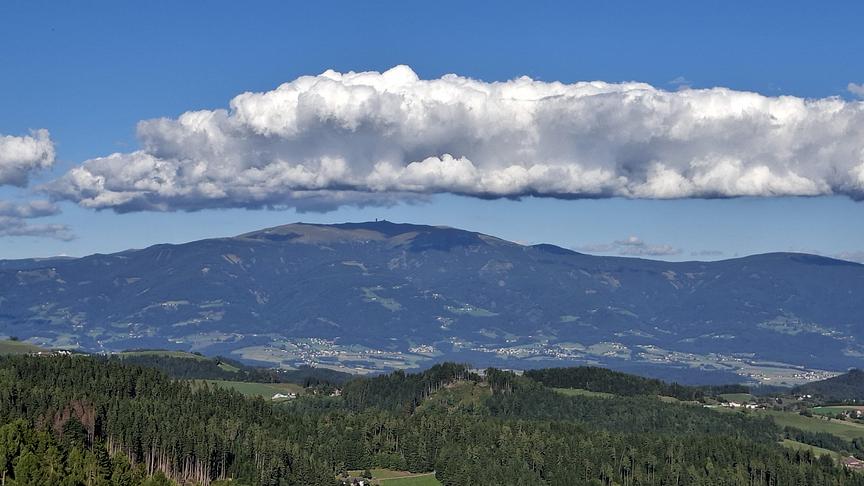 © Irmgard Gursch Koralpe mit Wolke in Lavanttal - Kärnten (Irmgard Gursch)