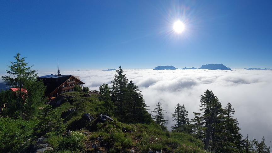 © Manfred Malin Das Pendlinghaus in der Morgensonne mit Blick zum Wilden Kaiser. (Manfred Malin)