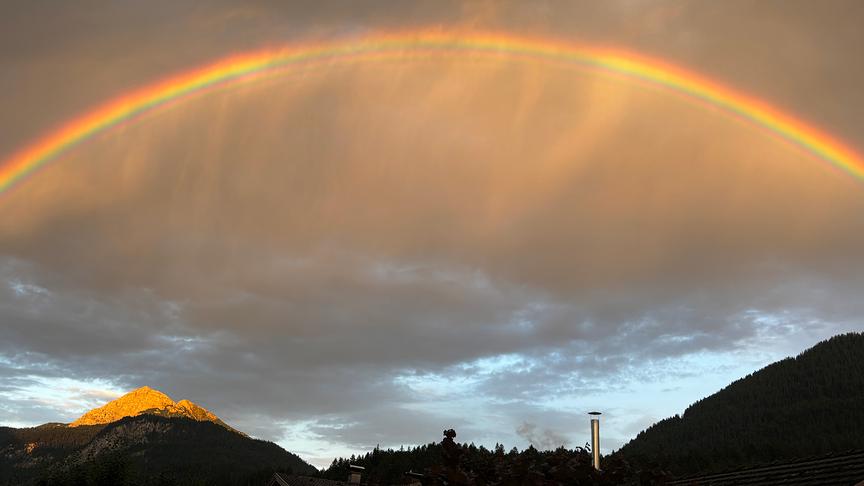 © Walter Leitgeb Nach Abzug einer Gewitterfront zeigt sich eine tolle Abendstimmung im Raum Reutte- mit beleuchtetem Thaneller..(Berggipfel) (Walter Leitgeb)