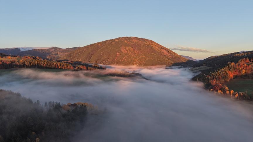 © Michael Gludowatz Nebelmeer über Kirchberg am Wechsel (Michael Gludowatz)