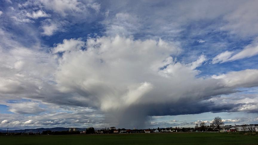 © Josefa Seel Am Heimweg gestern dieses spezielle Wolkenphänomen am Himmel über Ober-Grafendorf gesichtet. (Josefa Seel)