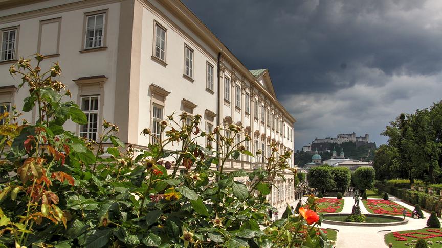 © Emma Sommeregger Heute nachmittag konnte ich vom Salzburger Mirabellgarten aus in Richtung Altstadt / Festung Hohensalzburg diese bedrohliche Wolkenstimmung fotografieren. (Emma Sommeregger)