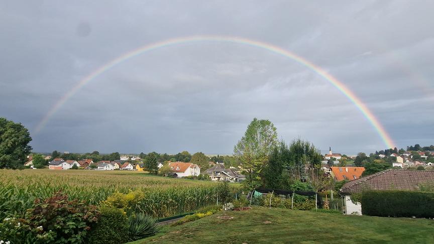 © Robert Schreiber Schöner Regenbogen hat sich heute Morgen gebildet.(Robert Schreiber)