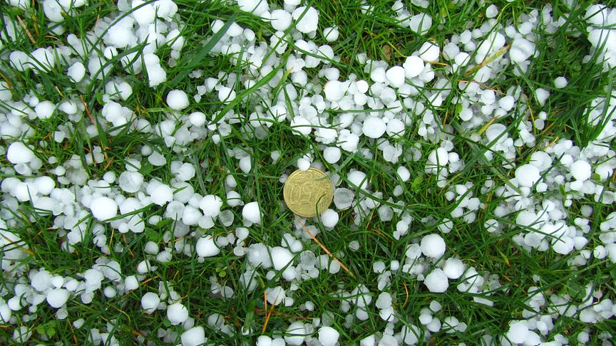 © Manuela Baierl Heutiges Unwetter - ca. 15 Minuten andauernder Hagel über dem Heimbautal (Ortsteil von Wolfsgraben). (Manuela Baierl)