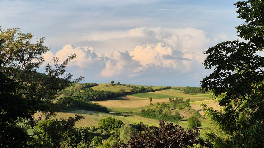 © Franz Schmidt Gnadendorf. Blick ins Pril mit Wolken. (Franz Schmidt)