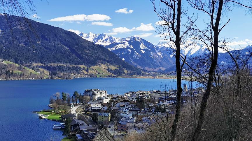 © Georg Ackerer Herrlicher Blick von oben auf Stadt & See (Zell/See). (Georg Ackerer)