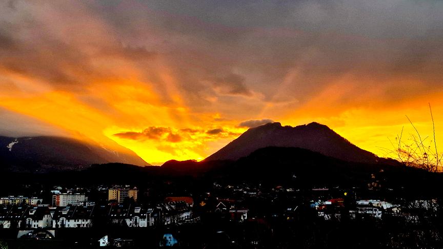 © Annemarie Berg Sonnenuntergang in Villach Im Hintergrund ist der Bleiberg zu sehen. (Annemarie Berg)