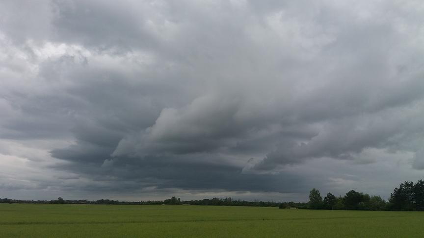© Gertrud Izay Dräuende Regenwolken, Teesdorf. (Gertrud Izay)
