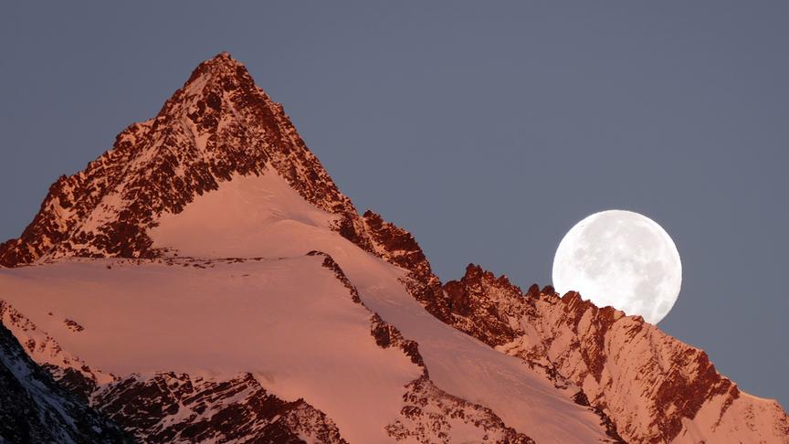 © Willi Altenhuber Monduntergang am Großglockner (Willi Altenhuber)