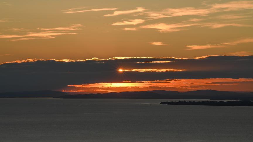 © Manfred Gasser Sonnenuntergang über dem Bodensee - Blick Richtung Lindau. (Manfred Gasser)