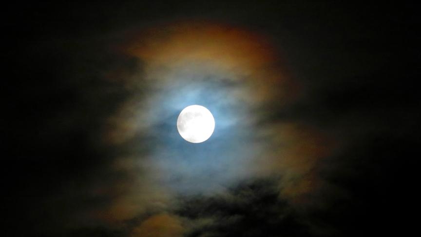 © Georg Wastl Farbenprächtig, der Super-Vollmond, von Villach Auen aus gesehen. (Georg Wastl)