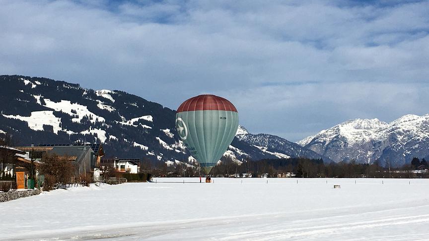 © Inge Lindengrün Heißluftballonlandung in Maishofen (Inge Lindengrün)
