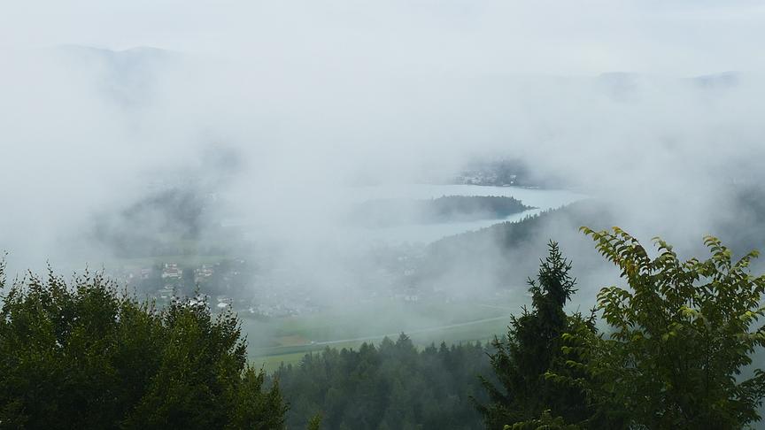 © Erwin Graf Blick auf den "umnebelten" Faaker See (Erwin Graf)