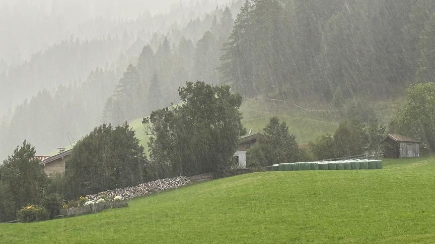 Gewitter im Bergdorf Obernberg