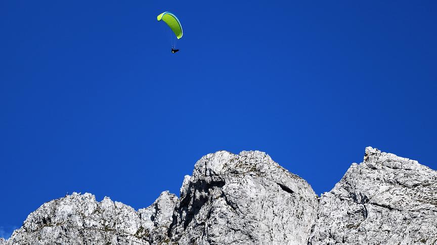 © Walter Hochfellner Paragleiter über der TAC Spitze. (Walter Hochfellner)