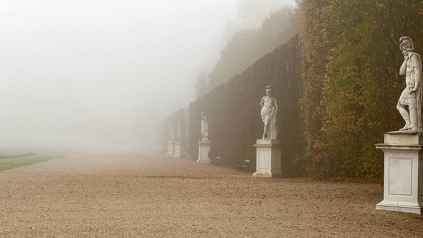 © Wolfgang Koppensteiner Schlosspark Schönbrunn - Großes Parterre mit Marmorstatuen. (Wolfgang Koppensteiner)