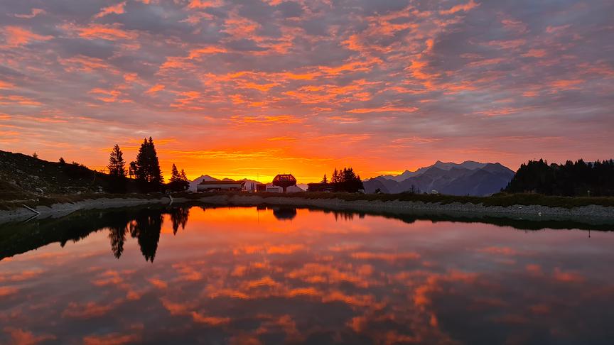 © Dominik Storf Sonnenaufgang Bergwelt Hahnenkamm (Dominik Storf)