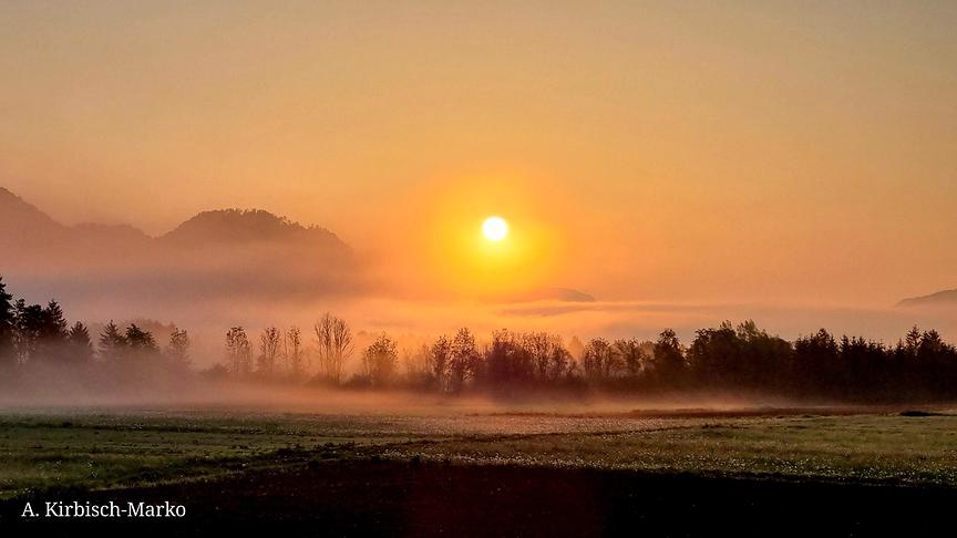 © Astrid Kirbisch-Marko Sonnenaufgang im Rosental, aufgenommen in Dörfl bei Ferlach. (Astrid Kirbisch-Marko)