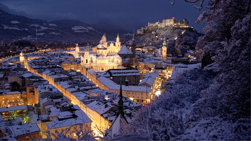 © Emma Sommeregger Gestern war ich in der Stadt Salzburg, um den ersten Schnee zu fotografieren. Wunderbare Aussicht vom Mönchsberg auf die schöne Altstadt mit der Festung Hohensalzburg. (Emma Sommeregger)