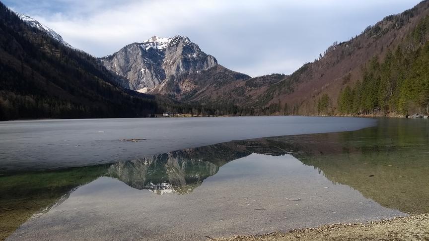 © Reinhard Feuchtner Das Eis am Langbathsee schmilzt. (Reinhard Feuchtner)