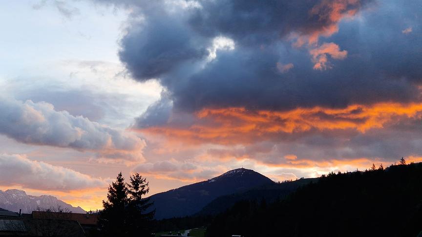 © Tina Sax Morgenrot Patscherkofel Sicht aus dem Stubaital (Tina Sax)
