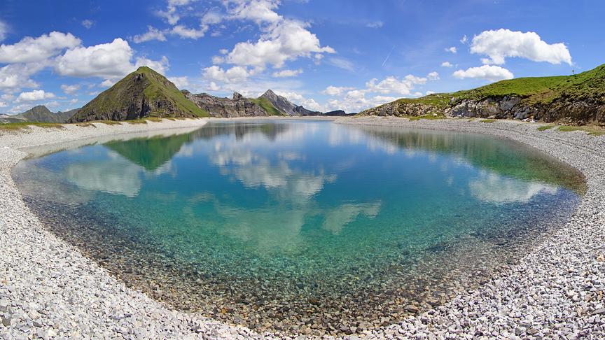 © Christa Kramer Spiegelung am Zehnerkar Speichersee am Obertauern. (Christa Kramer)