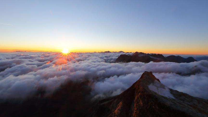 © Thomas Wirnsperger Sonnenaufgang - Blick von Sonnblick 3.106 m. (Thomas Wirnsperger)