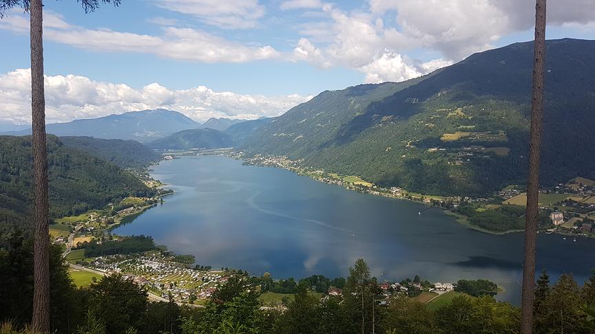 © Josef Müller Ossiacher Tauernradweg mit Blick auf den Ossiachersee Dobratsch Gerlitze bis Stift Ossiach. (Josef Müller)