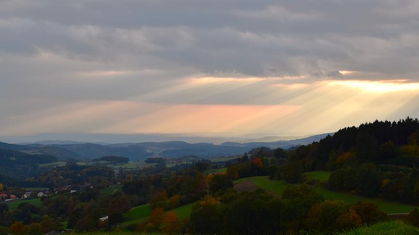 © Renate Neuwirth Abendstimmung über Maria Laach (Renate Neuwirth)