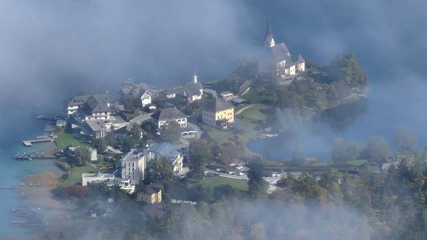 © Günther Mallweger Der Nebel lichtet sich über dem Wörthersee, gesehen vom Pyramidenkogel (Günther Mallweger)