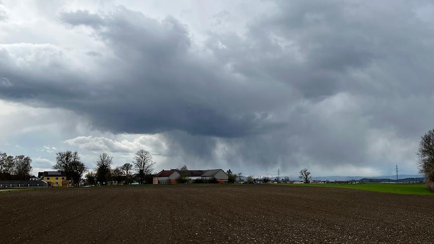 © Maximillian Fuchs Regenwolken. (Maximillian Fuchs)