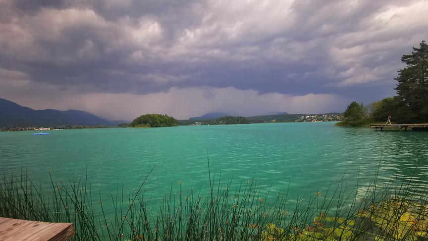 © Anton Wenger Faakersee Richtung Dobratsch vorm Regen. (Anton Wenger)