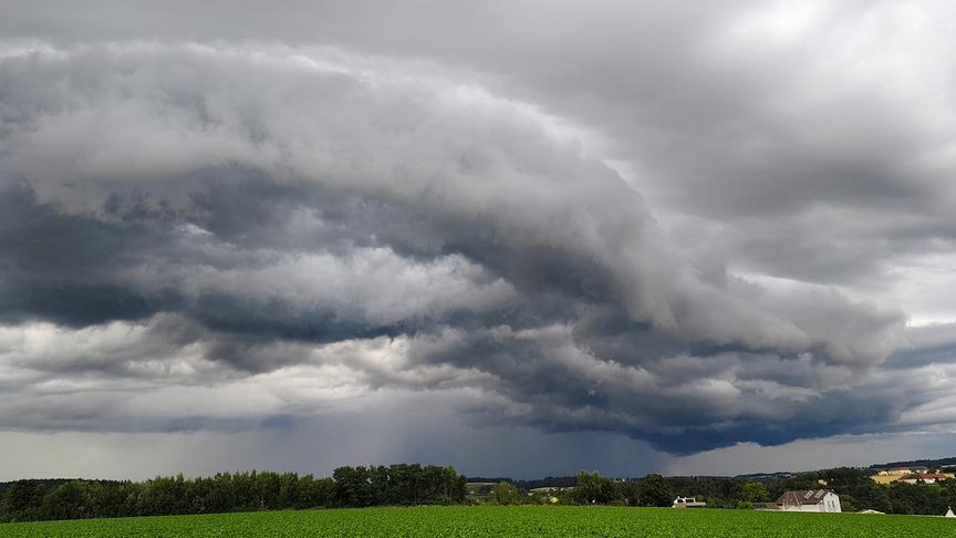 © Robert Binder Gewitter Stimmung Nähe Ried in der Riedmark, unteres Mühlviertel (Robert Binder)