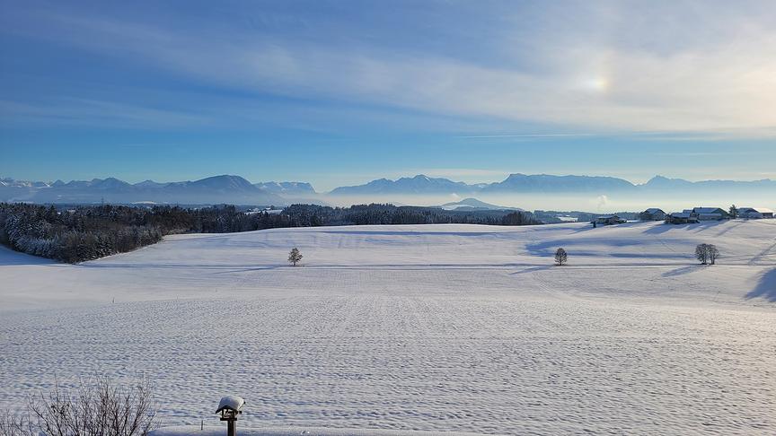 © Christine Kaiser Blick vom Haunsberg im Flachgauer Obertrum, Richtung Stadt Salzburg. Links der Gaisberg, rechts der Untersberg. (Christine Kaiser)
