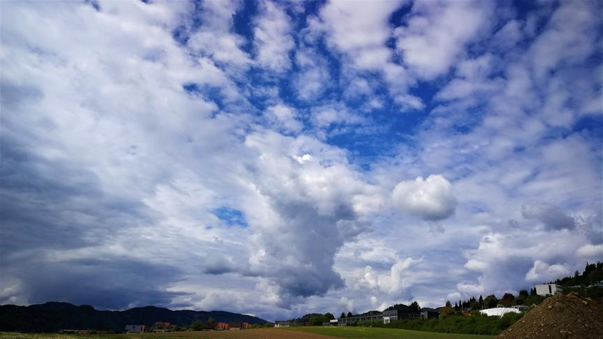 © Roswitha Groinig Wolkenstimmung über Feldkirchen (Vulkan). (Roswitha Groinig)