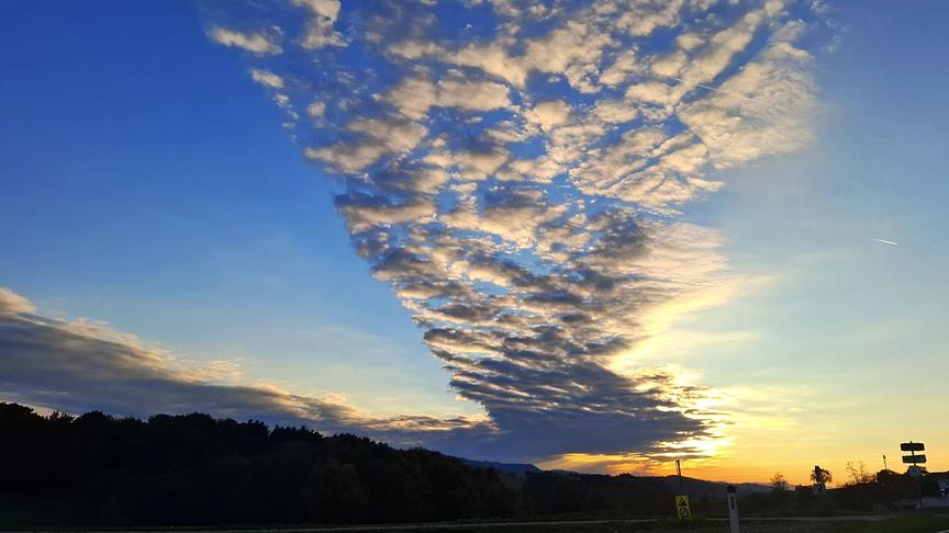 © Rosa Gierlinger Interessante Wolkenformation mit Sonnenuntergang bei Wang (Rosa Gierlinger)