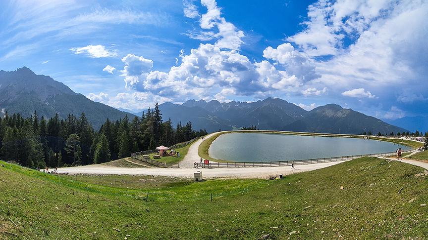 © Foto: Herbert Angerer Panorama von der Serles bis zum Speichersee Kopeneck. (Herbert Angerer)