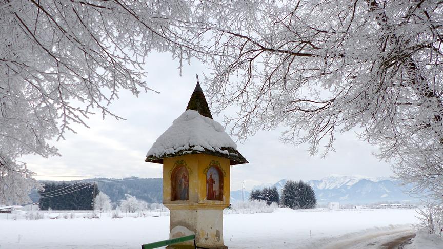 © Christa Posch Marterl in der Schlossallee in Rosegg